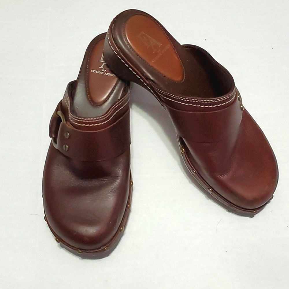 Etienne Aigner Vanessa Boho Trendy Brown Leather Studded Clogs Mules 6M